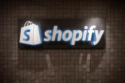 Shopify如何利用其开发者生态系统推动国际扩张