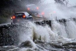 随着风暴加雷斯突然袭来 大雨和大风袭击了英国