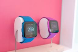 Versa Lite令人失望后Fitbit降低了指导