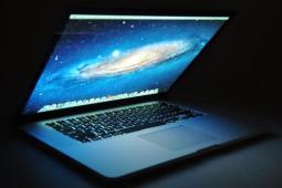 以下是如何更换MacBook或MacBook Pro中的电池