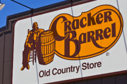 Cracker Barrel股价攀升 收益受到打击 积极展望