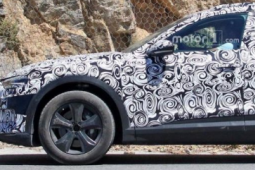 奥迪ETron Quattro电动SUV Spied