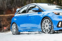 福特Focus RS 还可在雪或冰上高速滚动