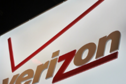 Verizon和卡西欧就正式推出了坚固的Android智能手机GzOneCommando