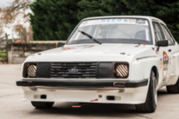 1976年福特Escort RS2000是拉力赛专家专为花生而战