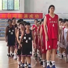 新闻：14岁女孩身高226cm追平姚明