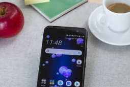 一些传言坚持提到 HTC U19e