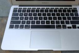 苹果 MacBook Air 11.6 笔记本电脑的键盘和触控板评测